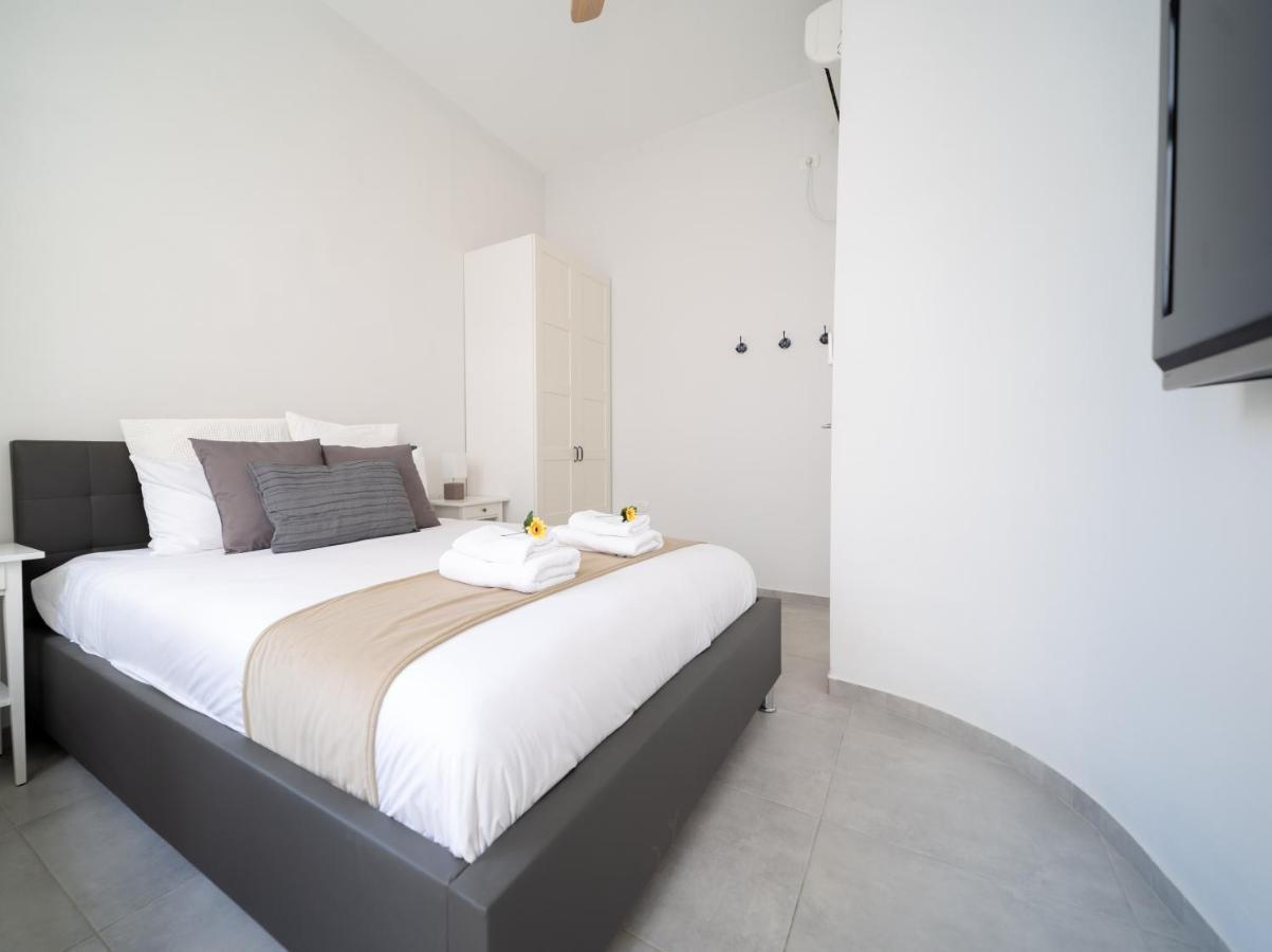 Yalarent Boutique Apartments In Jaffa'S Flea Market Tel Aviv Bagian luar foto
